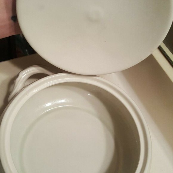 Lidded Casserole Serving Dish Raised Grape Pattern - Picture 3 of 4